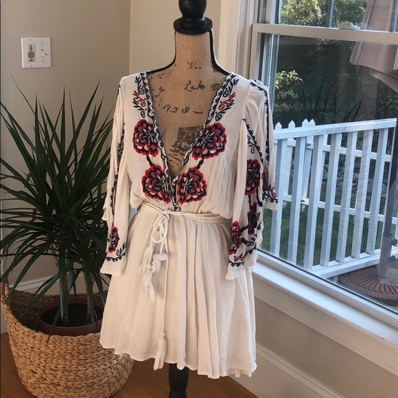 Free People Dresses & Skirts - Free People cream embroidered dress.